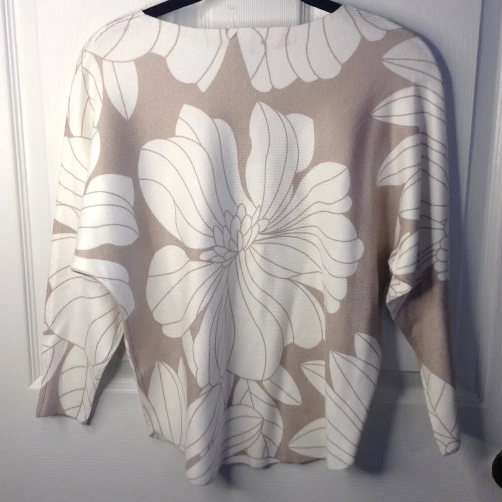 NWOT Sioni Neck Floral Lightweight Sweater XS 3/4 Sleeve Quiet Lux Feminine Chic